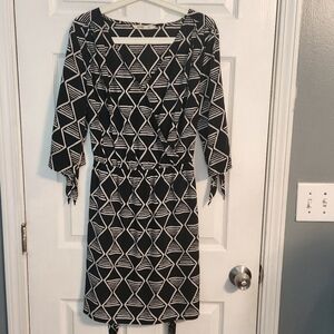 Old Navy Geometric Navy and White Dress with sleeve and belt tie. Size L